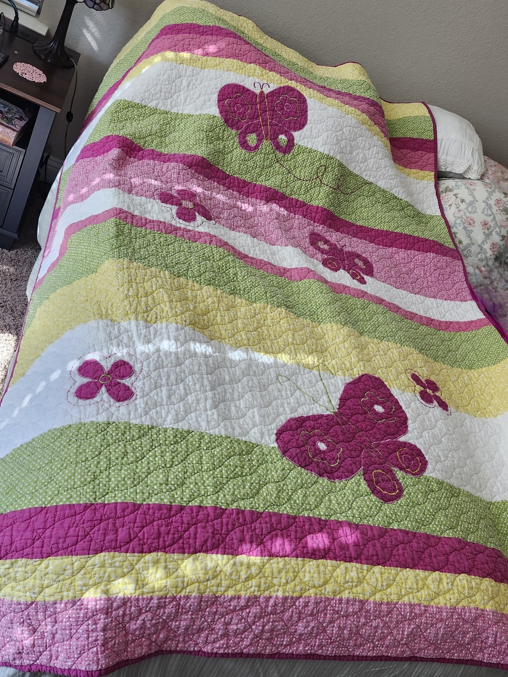 Retired Pottery Barn Kids "Butterfly Stripes" quilt Tw Perfect Condition Cottage